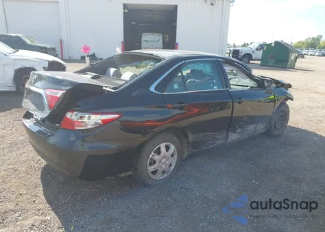 2015 Toyota Camry Le z USA, uszkodzony, nr VIN 4T4BF1FK5FR495403